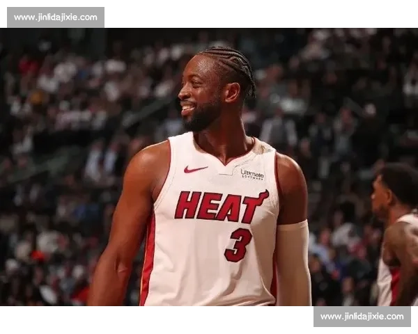 父子篮球传承:韦德与儿子的赛场交锋与人生选择 父子篮球传承:韦德与儿子的赛场交锋与人生选择