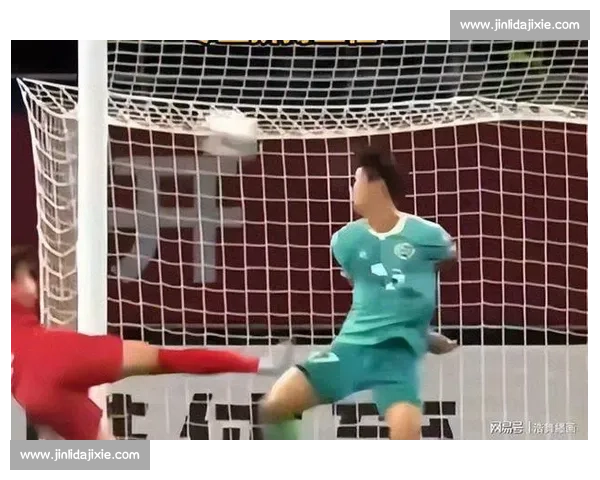 新华社删国足对比视频引争议：职业态度与中国足球的冰火两重天