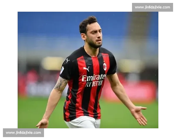 加拉塔萨雷主席澄清:与恰尔汗奥卢的交流纯属偶然,非转会谈判 加拉塔萨雷主席澄清:与恰尔汗奥卢的交流纯属偶然,非转会谈判