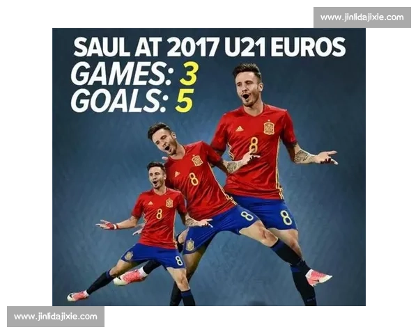 宽萨捧起欧青赛冠军奖杯！红军生涯完美谢幕