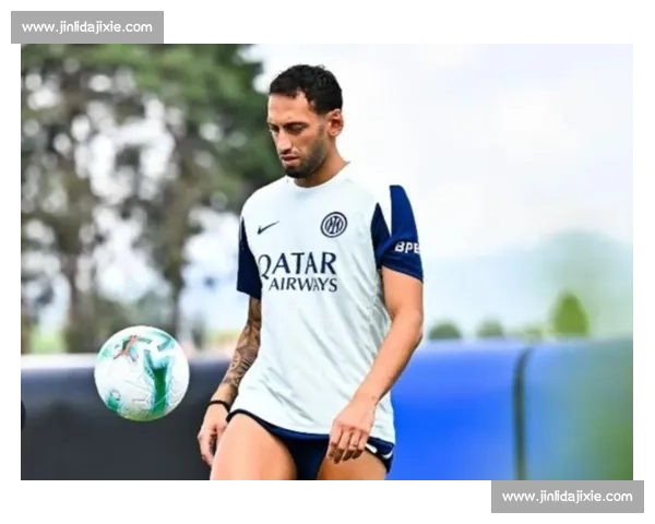 国米更衣室暗流涌动：小图拉姆、阿瑙托维奇力挺恰尔汗奥卢